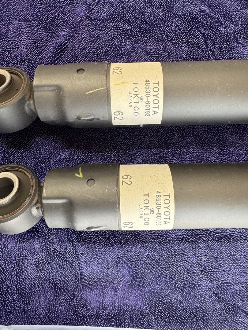 トヨタプラド150系純正新車取り出しコイルスプリングとショックアブソーバーセット