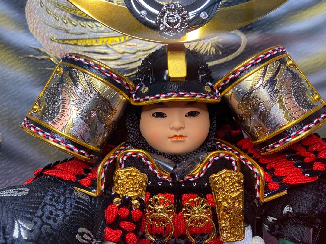 上杉謙信　東京久月　五月人形　家紋付き若大将飾りオルゴール付六角形ガラスケース入