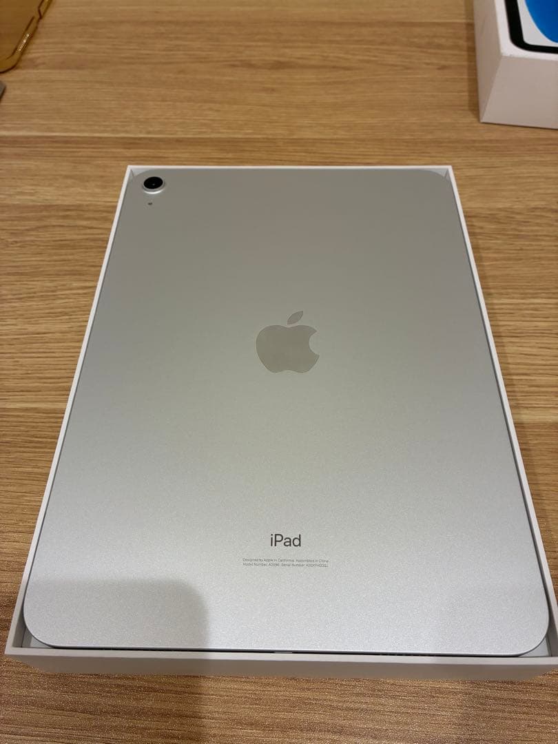 【美品】iPad第10世代　シルバー　64キガ