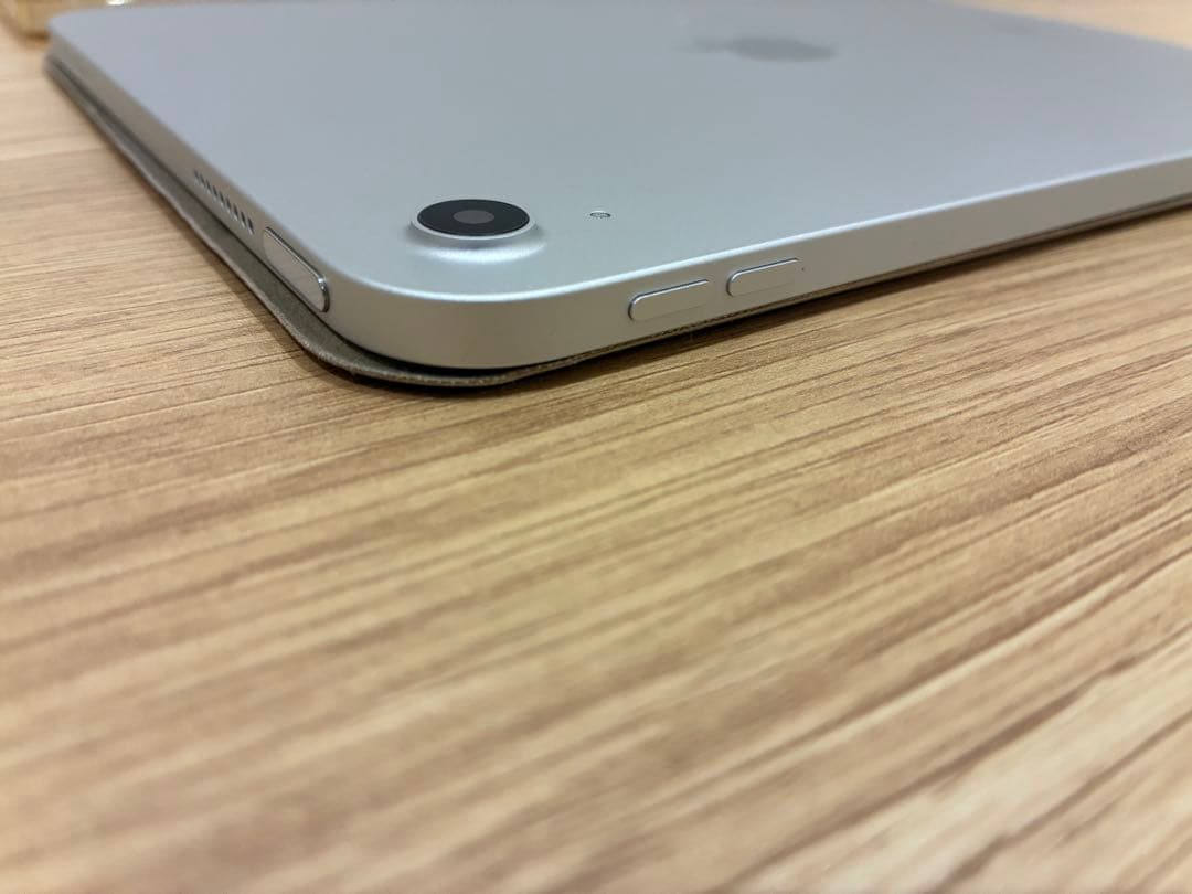 【美品】iPad第10世代　シルバー　64キガ