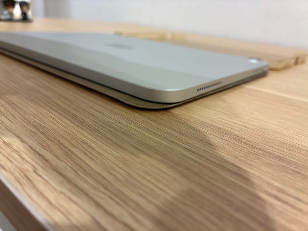 【美品】iPad第10世代　シルバー　64キガ