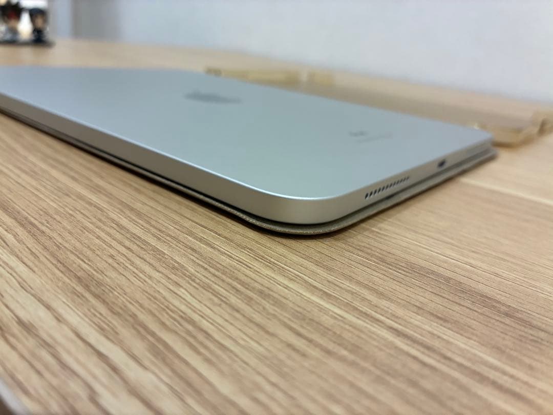 【美品】iPad第10世代　シルバー　64キガ