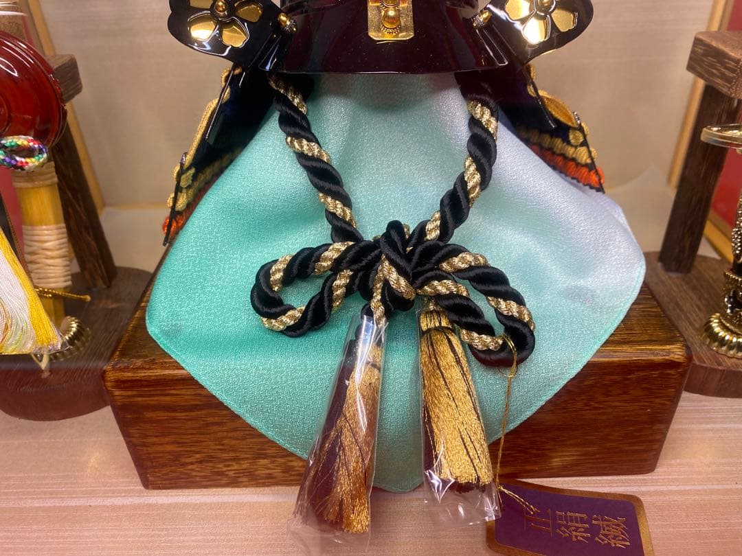 伊達政宗　五月人形　彫金鐡形兜飾り　竹製六角ガラスケース入