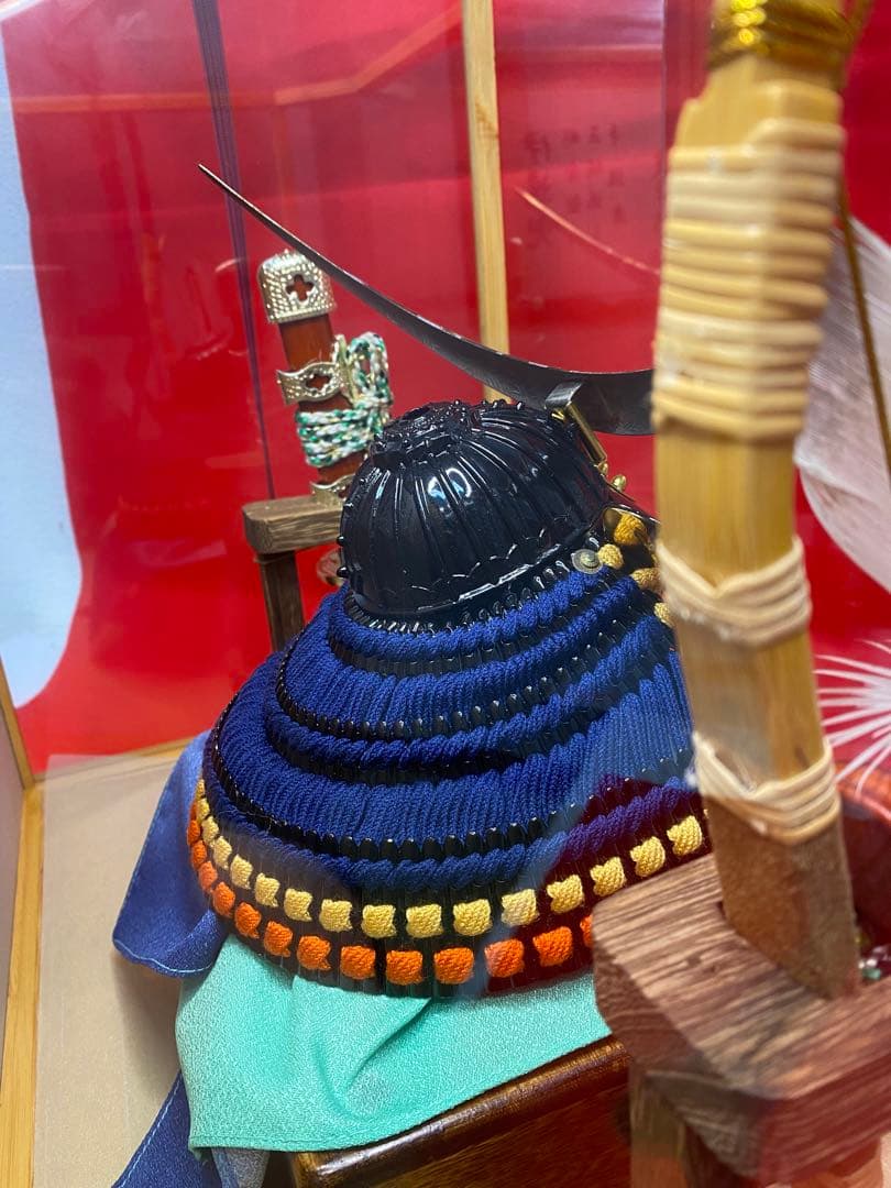 伊達政宗　五月人形　彫金鐡形兜飾り　竹製六角ガラスケース入