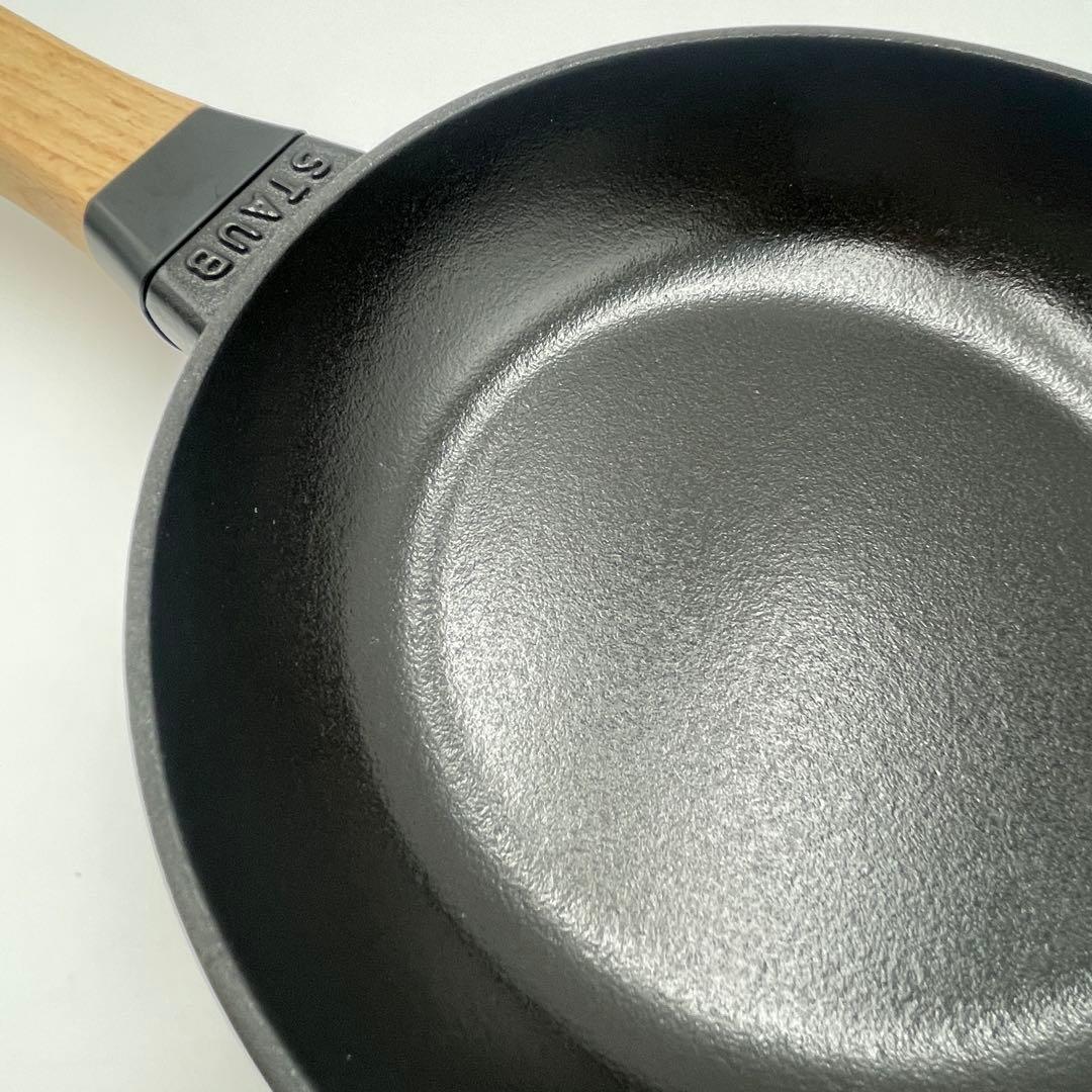 専用　美品　ストウブ（Staub）ウッドハンドル フライパン 20cm IH対応