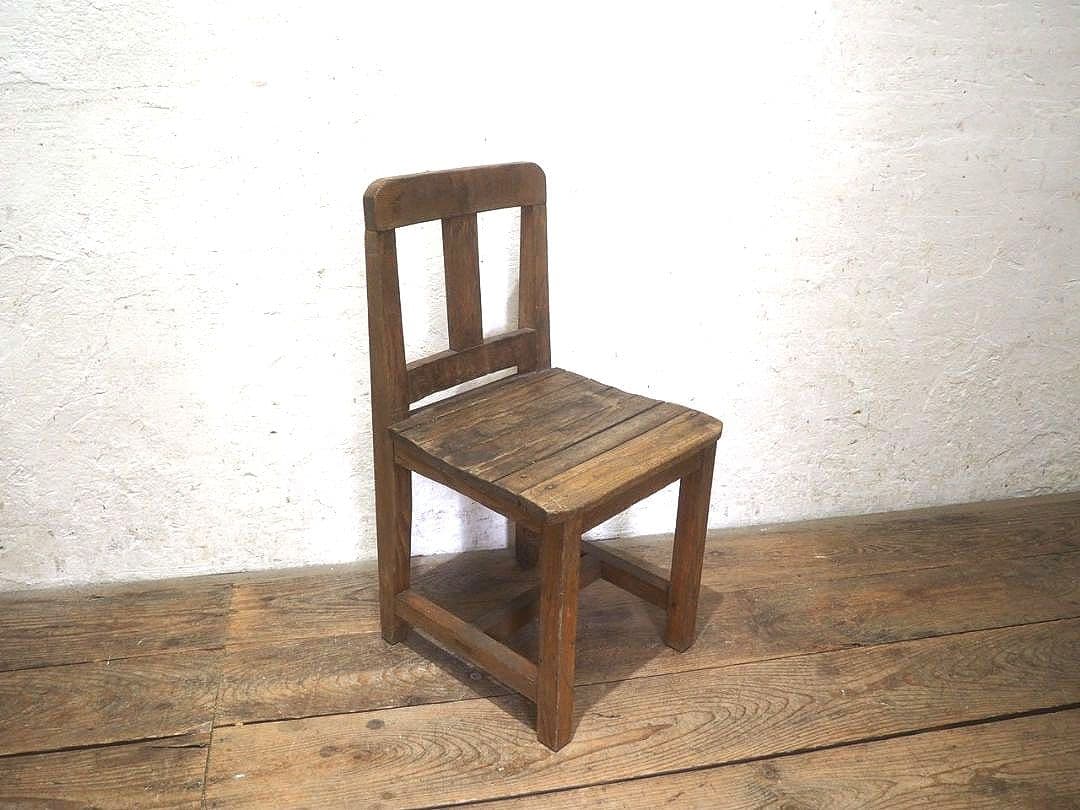1368 ビンテージ　レトロな古い木製チェア　椅子　イス　展示台　花台　古家具