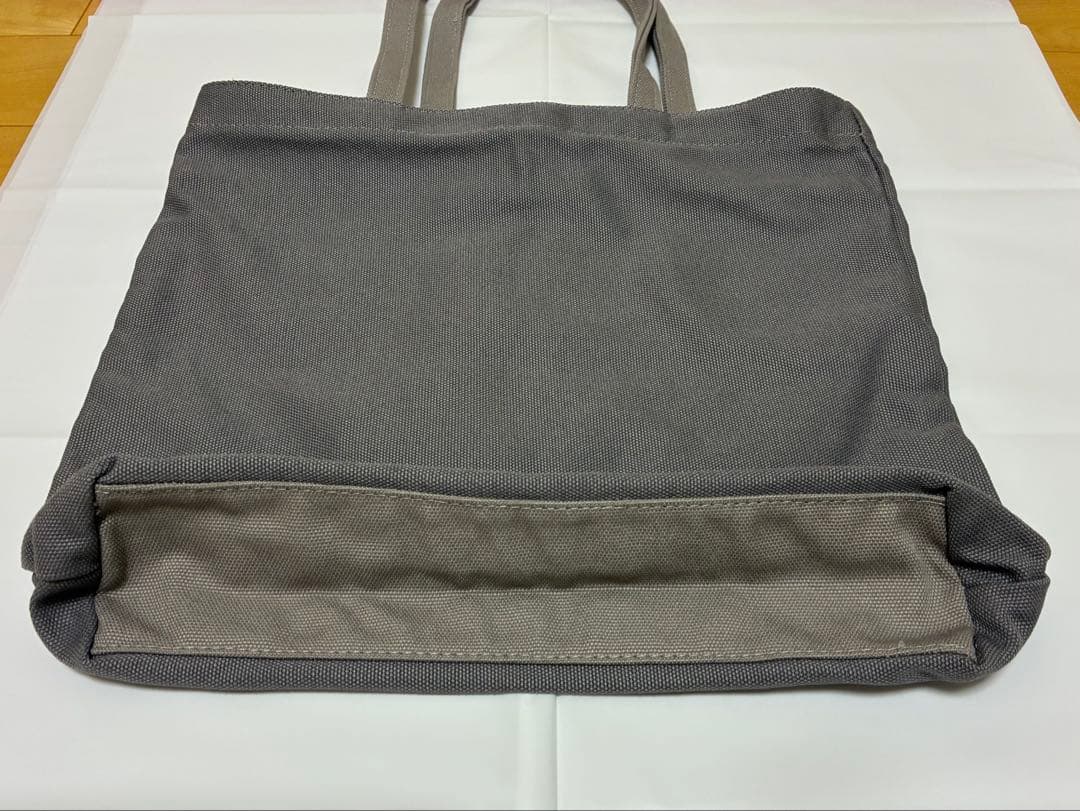 【新品・未使用】ルイ・ヴィトン　美術館　限定　トートバッグ　　グレー色