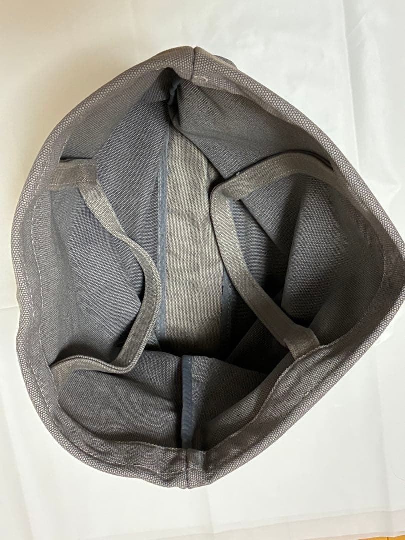 【新品・未使用】ルイ・ヴィトン　美術館　限定　トートバッグ　　グレー色