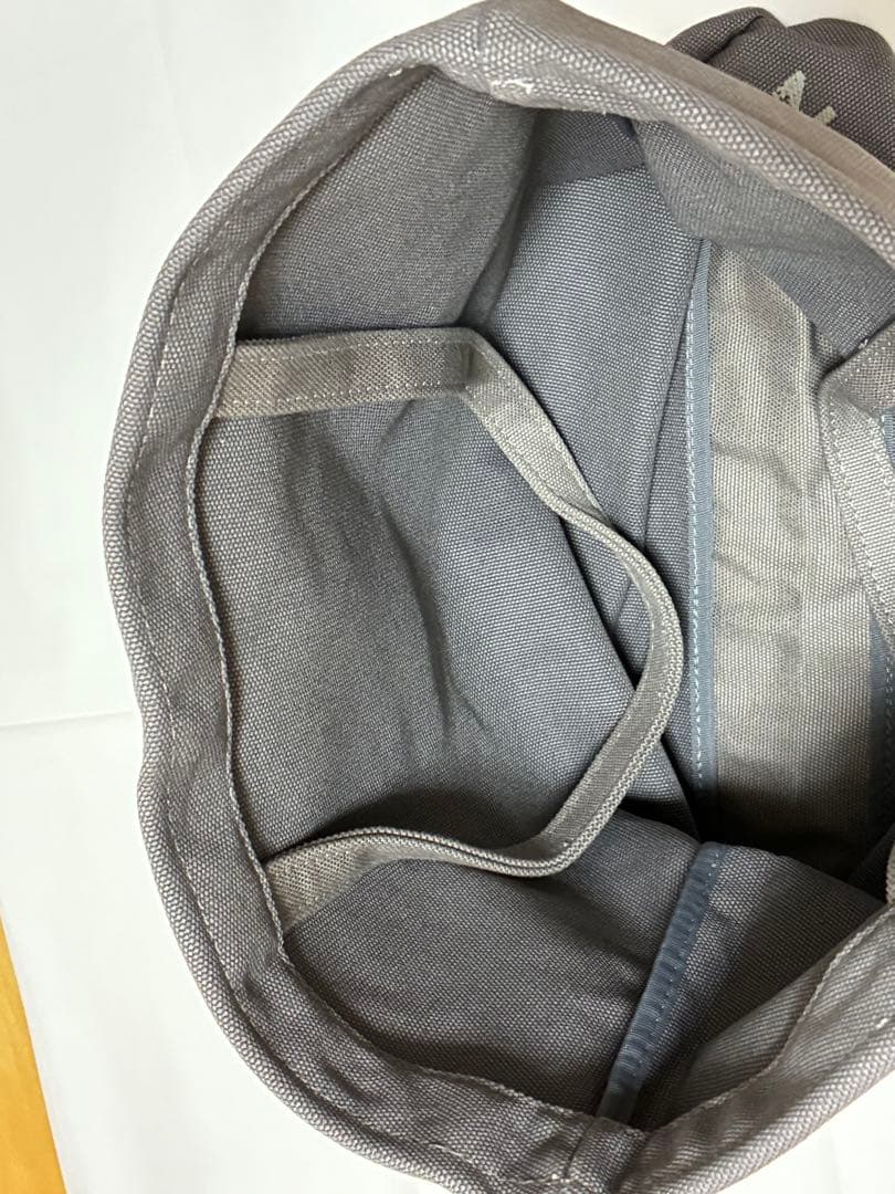 【新品・未使用】ルイ・ヴィトン　美術館　限定　トートバッグ　　グレー色