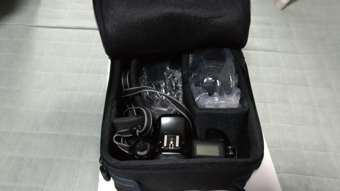 Canon EOS 1000QD、ズームレンズ 2点、バッグのセット