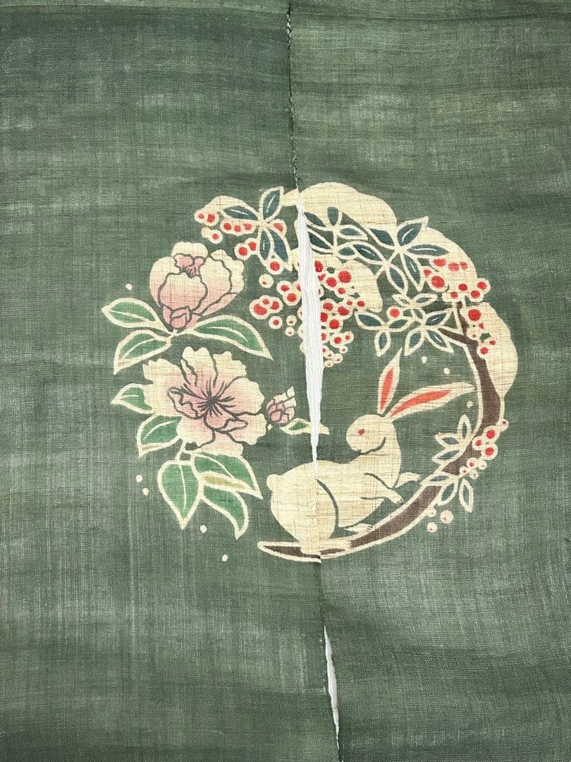 ウサギと花ののれん