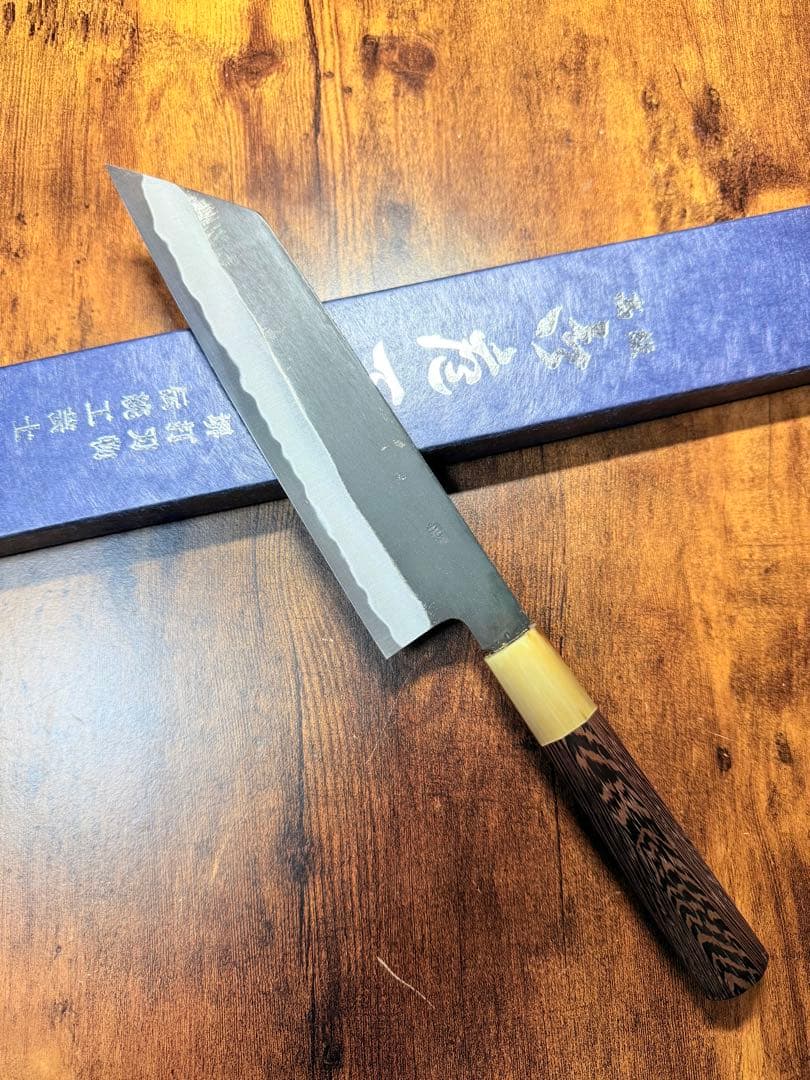 森本光一作　和牛刀 切付 黒打 包丁　7寸　白ニ鋼　ウェンジ白水牛八角柄