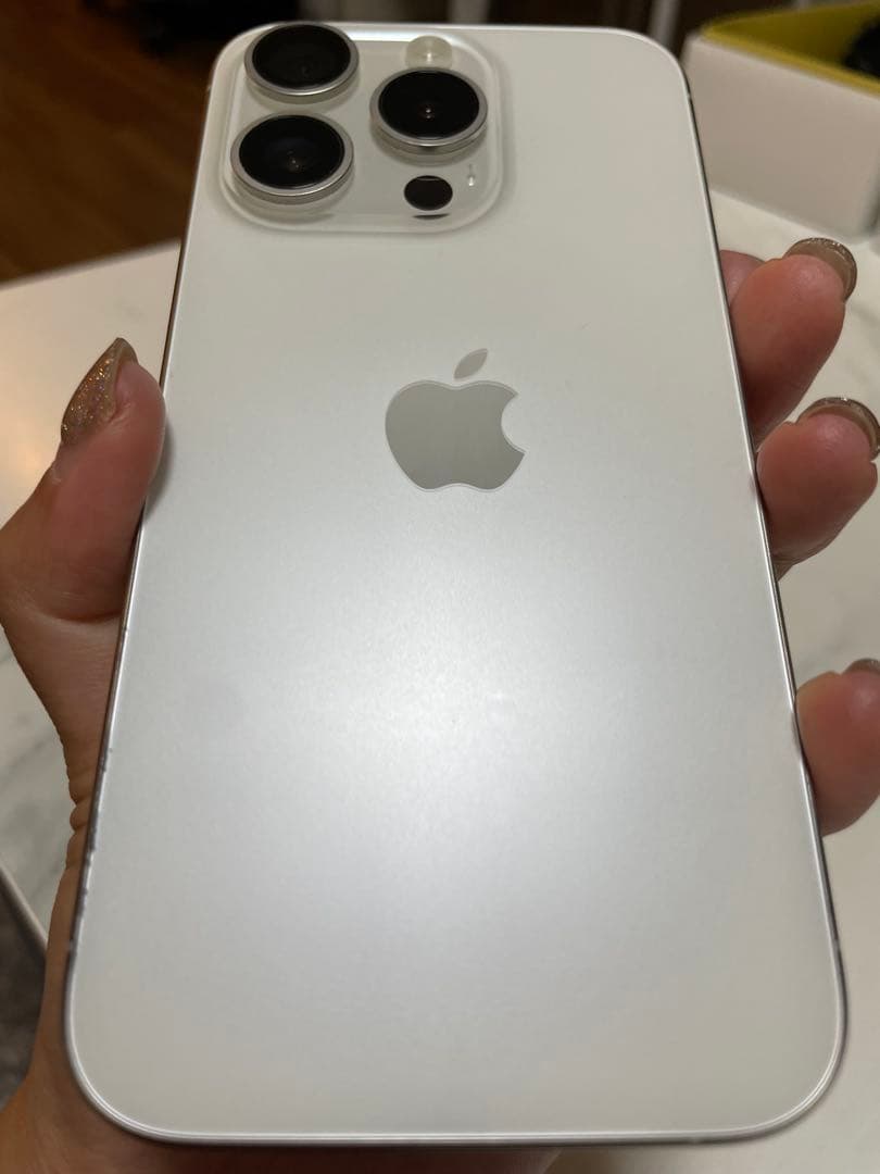 【美品/SIMフリー】iPhone15 Pro 256GB ホワイト 箱あり