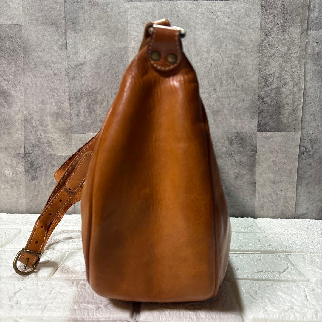 イルビゾンテ　ILEISONTE キャメル　ハーフムーン　レザーショルダー