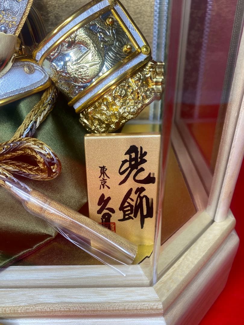 東京久月　五月人形　家紋付き兜飾り　白木六角形クリルケース入・コンパクトサイズ