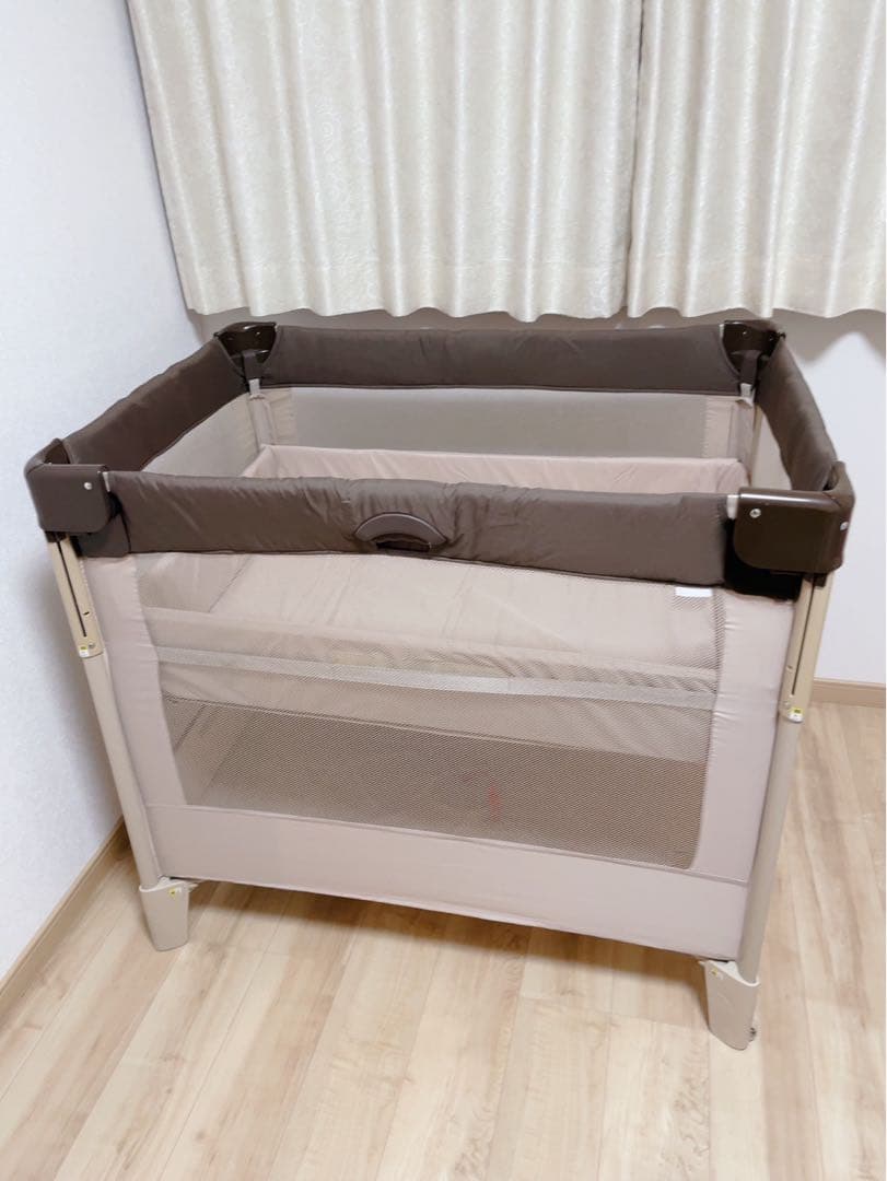 アップリカ ココネル ベビーベッド 折りたたみ 新生児対応　ベビーサークル