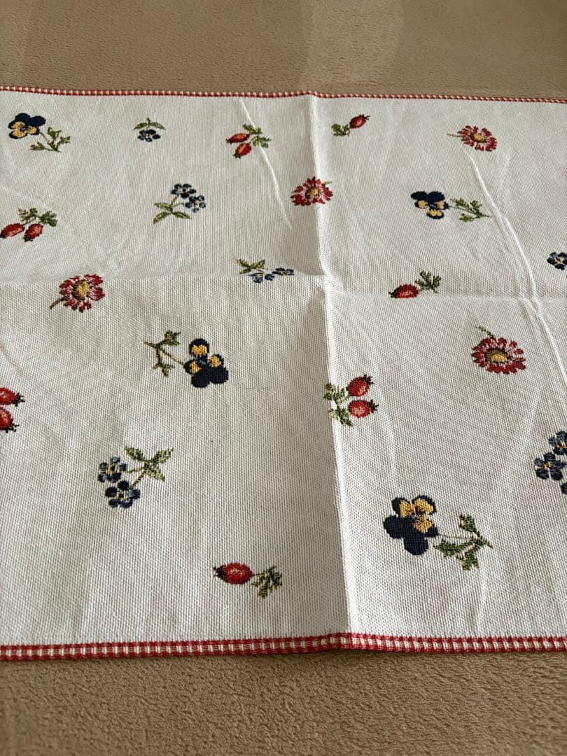 ビレロイボッホ　プチフルール　テーブルランナー