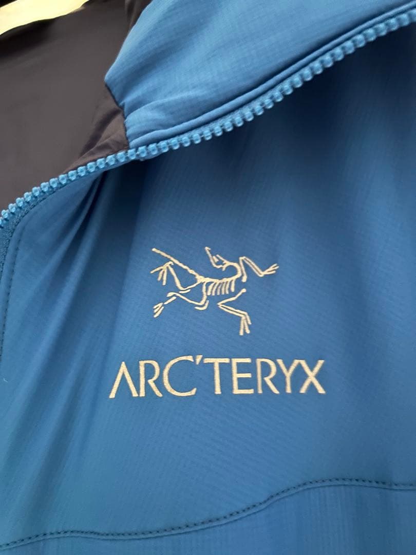 ARC'TERYX ATOM フード付きナイロンジャケット