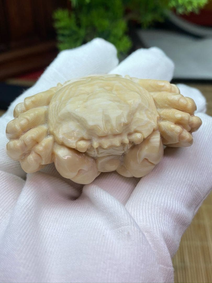 天然マンモス牙美しい手作り彫刻　カニ手遊び　握り物　置物
