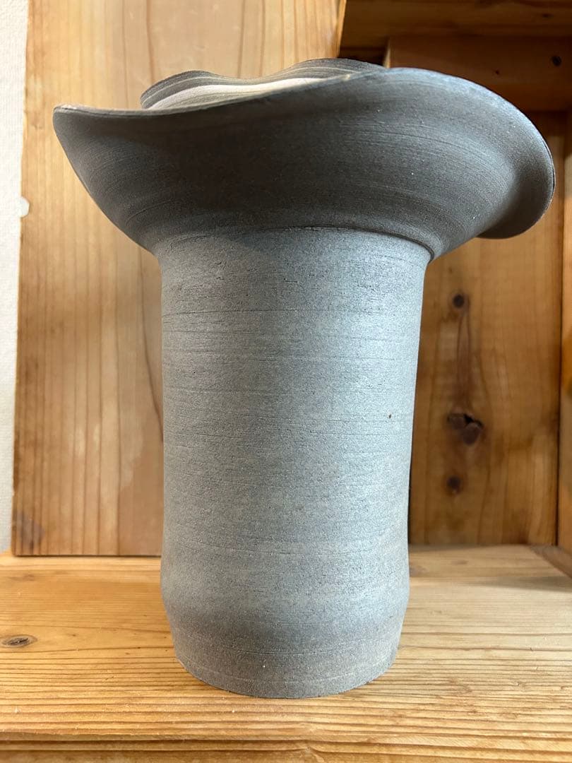 陶芸作家　やきもの　花器　花瓶　白石和宏　娘　白石阿衣