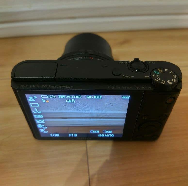 SONY　Cyber-shot DSC-RX100