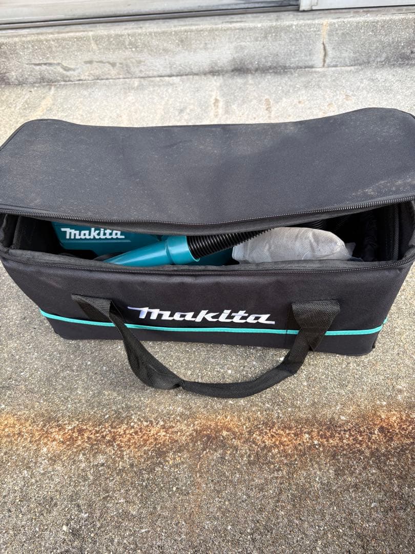 マキタ 充電式クリーナー CL184D（本体・付属品・バッグセット）