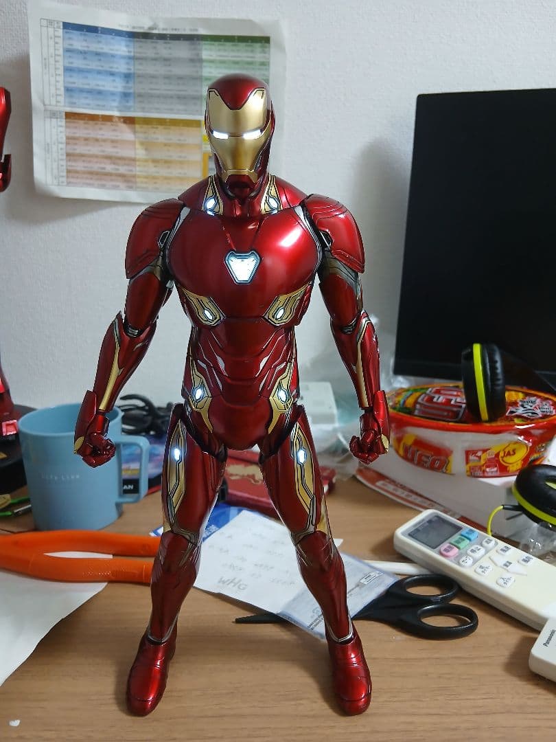 ホットトイズアイアンマン マーク50LEDライト付き