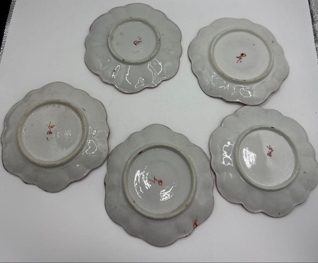 赤絵古い皿　時代物　色絵付 小皿　花 銘 田代 赤絵 人物 歪み 江戸 明治