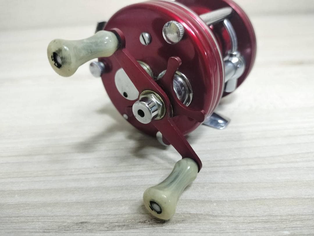 ABU GARCIA アブ アンバサダー 5000　4ネジビンテージリール　濃赤