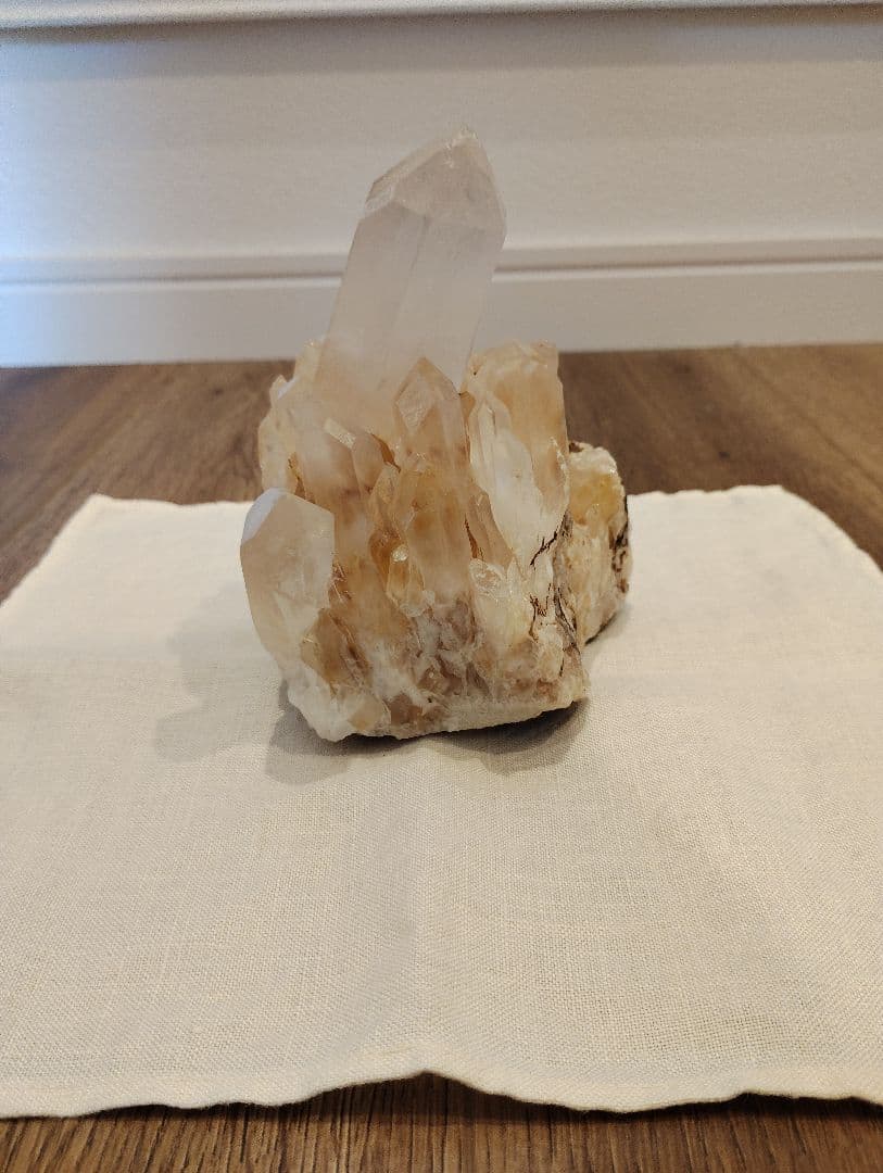 巨大モロッコ産　水晶ジオード　マッキー