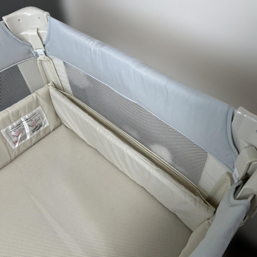 (美品) アップリカ　ココネルエアー　ホワイトグレー　　ベビーベッド