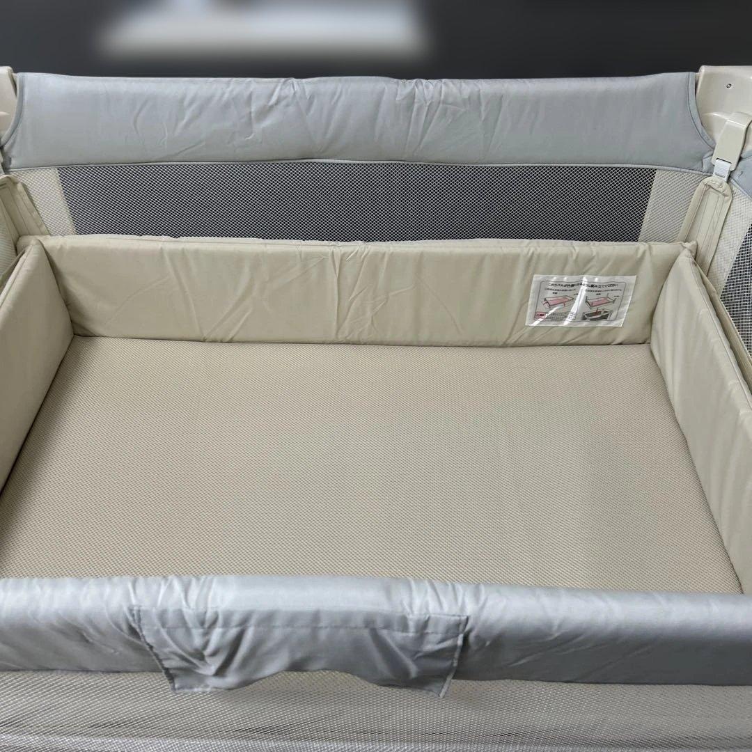 (美品) アップリカ　ココネルエアー　ホワイトグレー　　ベビーベッド