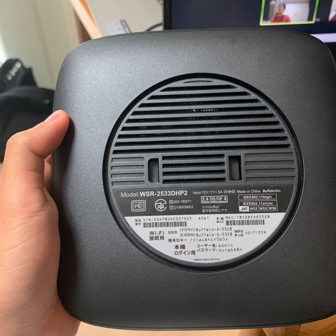 Buffalo というブランドのルータ。3ヶ月ぐらいご利用しております。