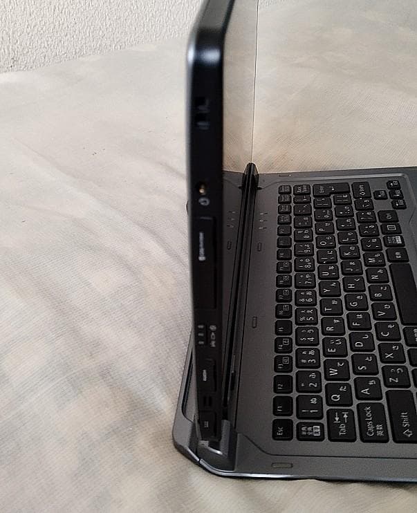 FujitsuArrowsTab Q665/L FARQ05001 中古品