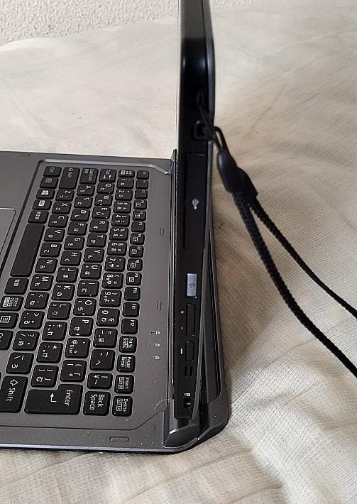 FujitsuArrowsTab Q665/L FARQ05001 中古品