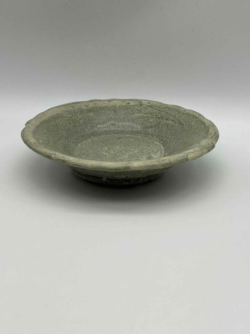 宋時代～元時代　青磁　龍泉窯刻花唐草文輪花盤　青磁皿　唐物(F-109)