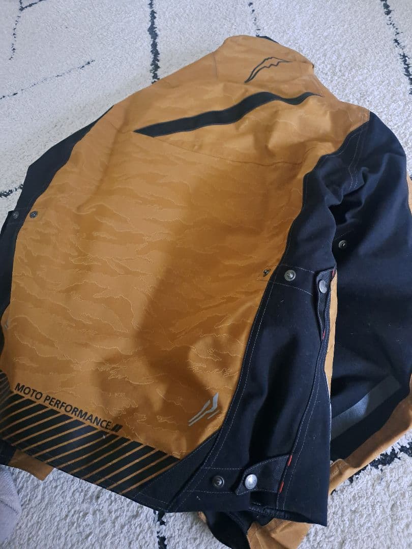 クシタニ　アキュートジャケット