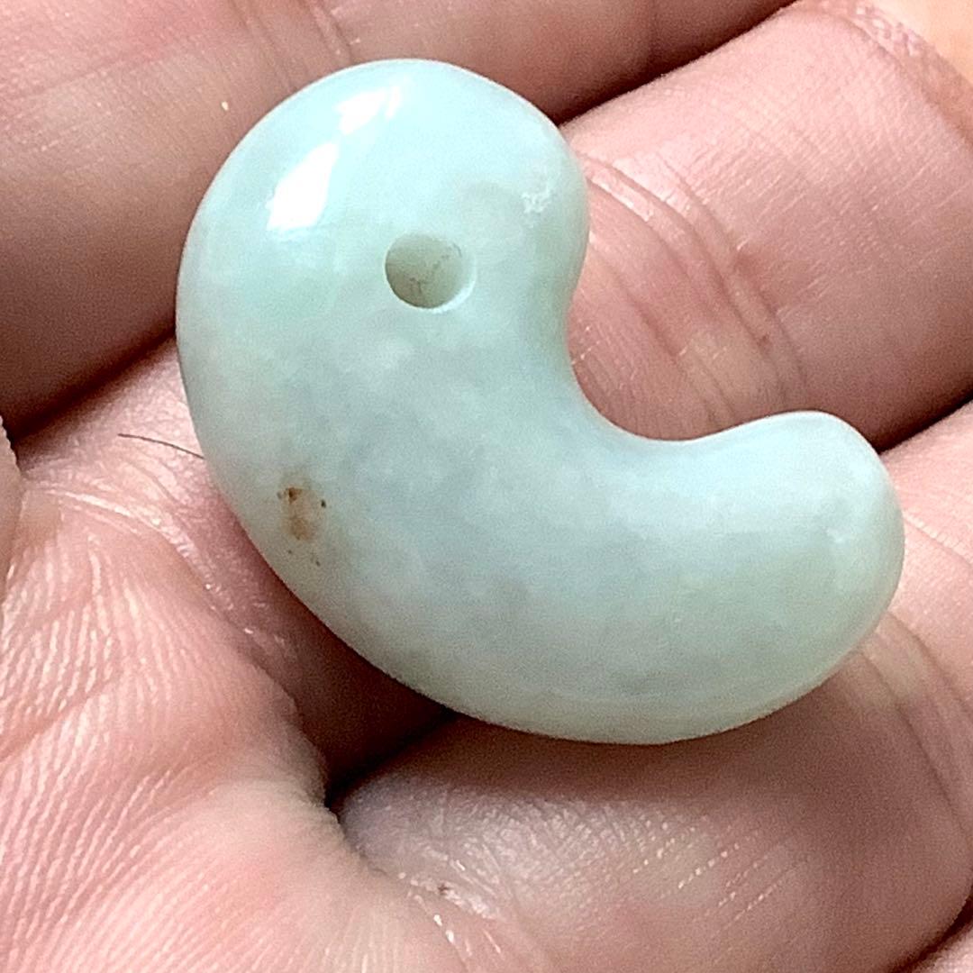 ⭕️希少色の赤混じり幸運呼び込む*紅赤入り　糸魚川翡翠ジェダイト勾玉　機械鑑別書付