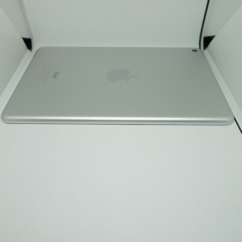 Apple iPad mini 4 128GB Wi-Fi シルバー