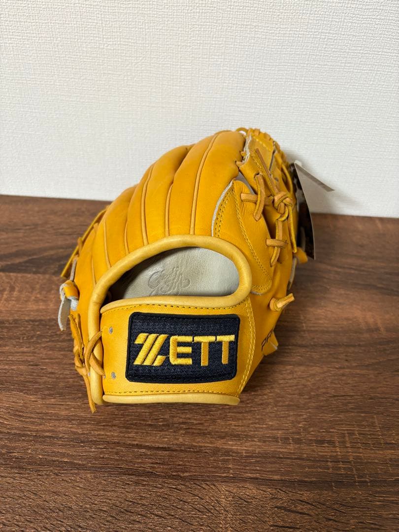 軟式グローブ　右投げ　ZETT PROSTATUS