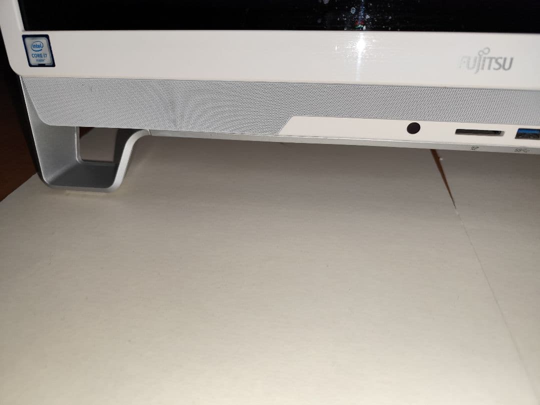 [本日17時迄限定価格!!］FUJITSU ESPRIMO FH70/YD