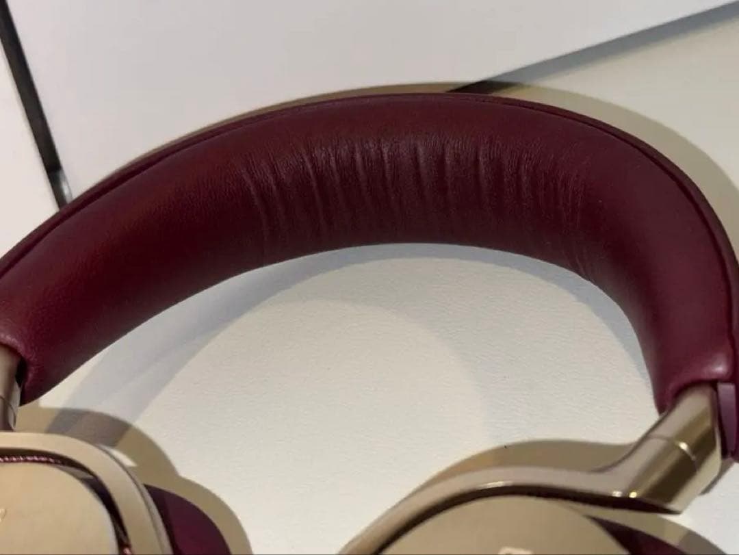 Bowers & Wilkins Px8 バーガンディ・ワイヤレスヘッドホン